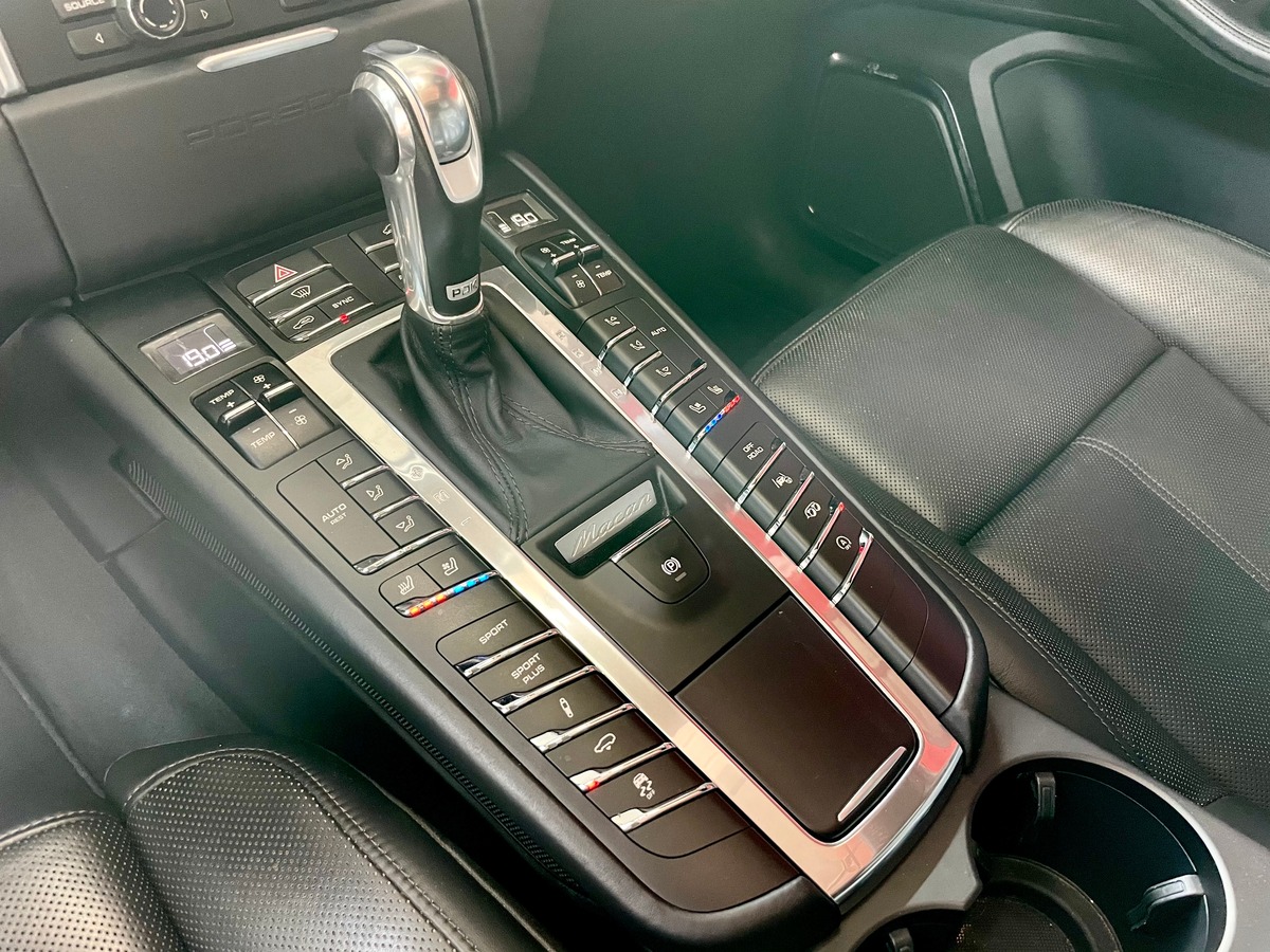 Porsche Macan 3.6 V6 TURBO 400 Full Options a