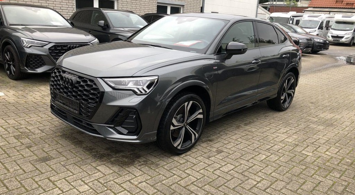 Audi Q3 Sportback 45 TFSI e 245ch S line S tronic 6/Toit ouvrant/Attelage/Feux matriciels/Caméra