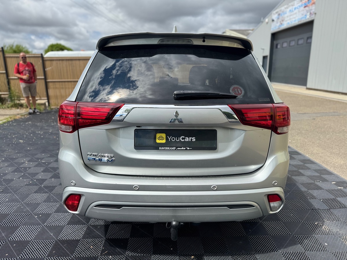 Mitsubishi Outlander PHEV 2.4l Twin Motor 225CH 4WD - ELIGIBLE TOUT CATÉGORIE UBER - CUIR