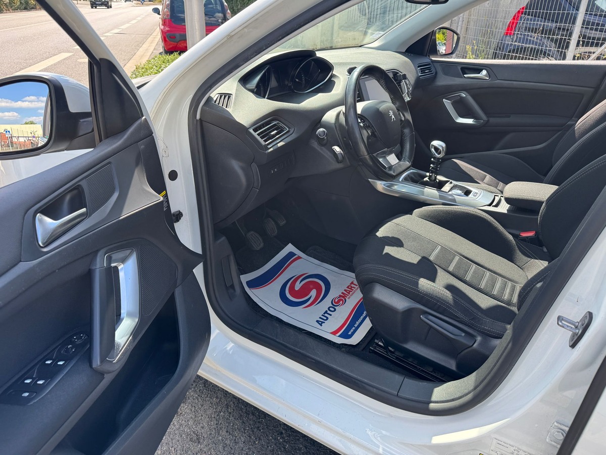 Peugeot 308 PHASE II 1.6 HDI 115 ALLURE
