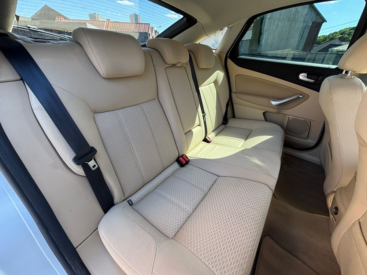 Ford Mondeo 2.0 TDCI GHIA - ATTELAGE- Distribution neuve - Révisé - Garantie