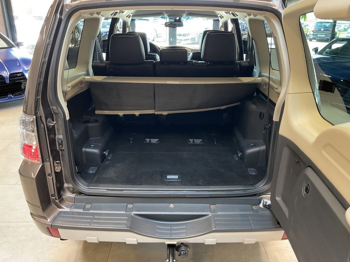 Mitsubishi Pajero 3.2 DI-D Plus AHK Caméra Xénon 7 places .