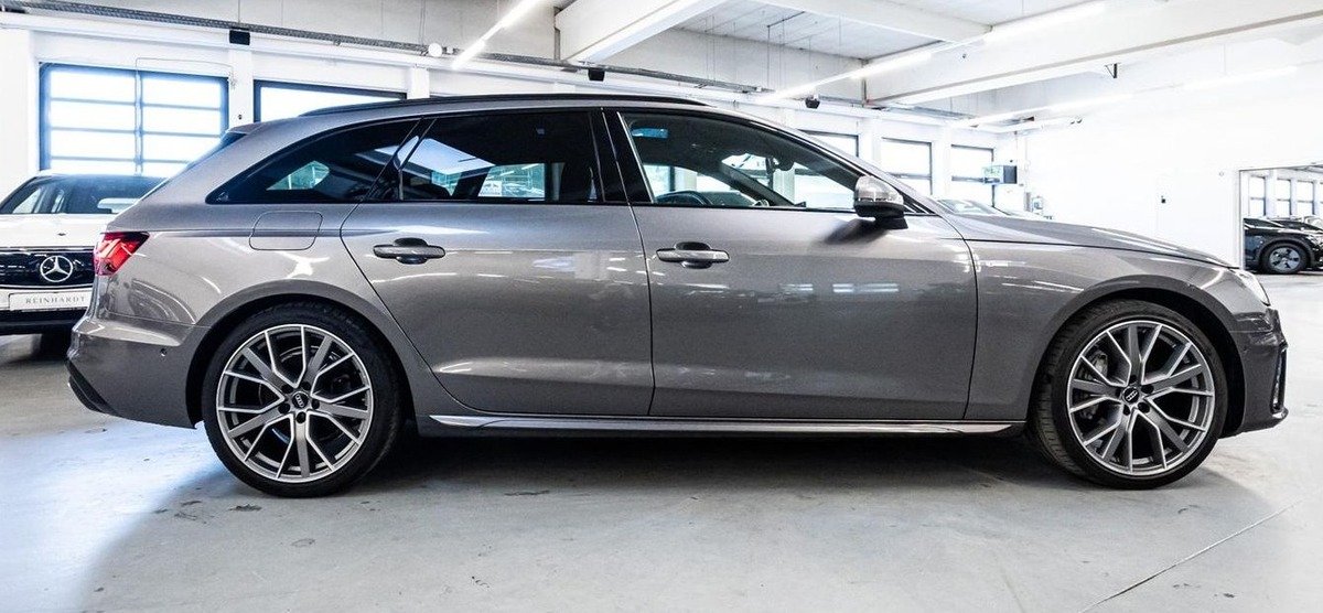 Audi A4 Avant V 40 TDI 204ch S line quattro S tronic 7 Bang&Olufsen Toit ouvrant Attelage