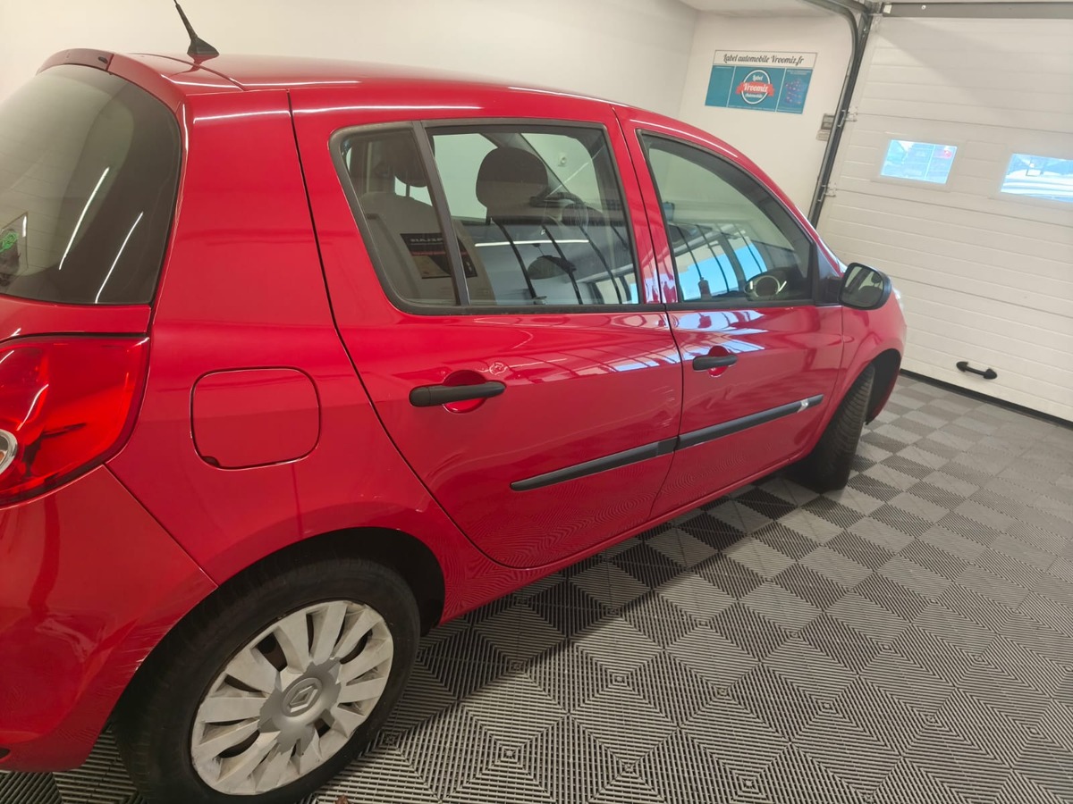 RENAULT Clio 1.2 16V - Première main - Suivi complet Renault -