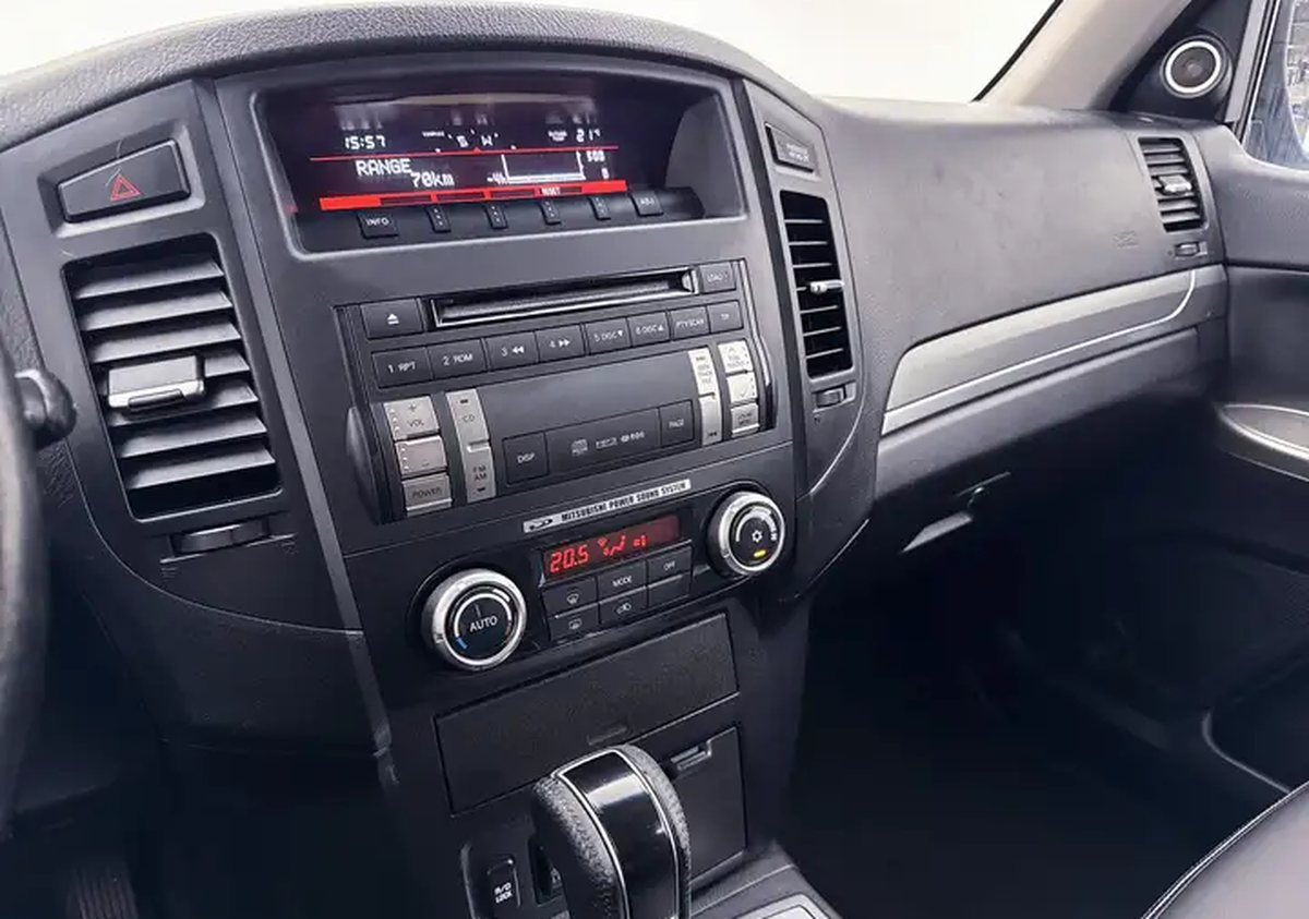 Mitsubishi Pajero 3.2 DI-D Instyle 2 places
