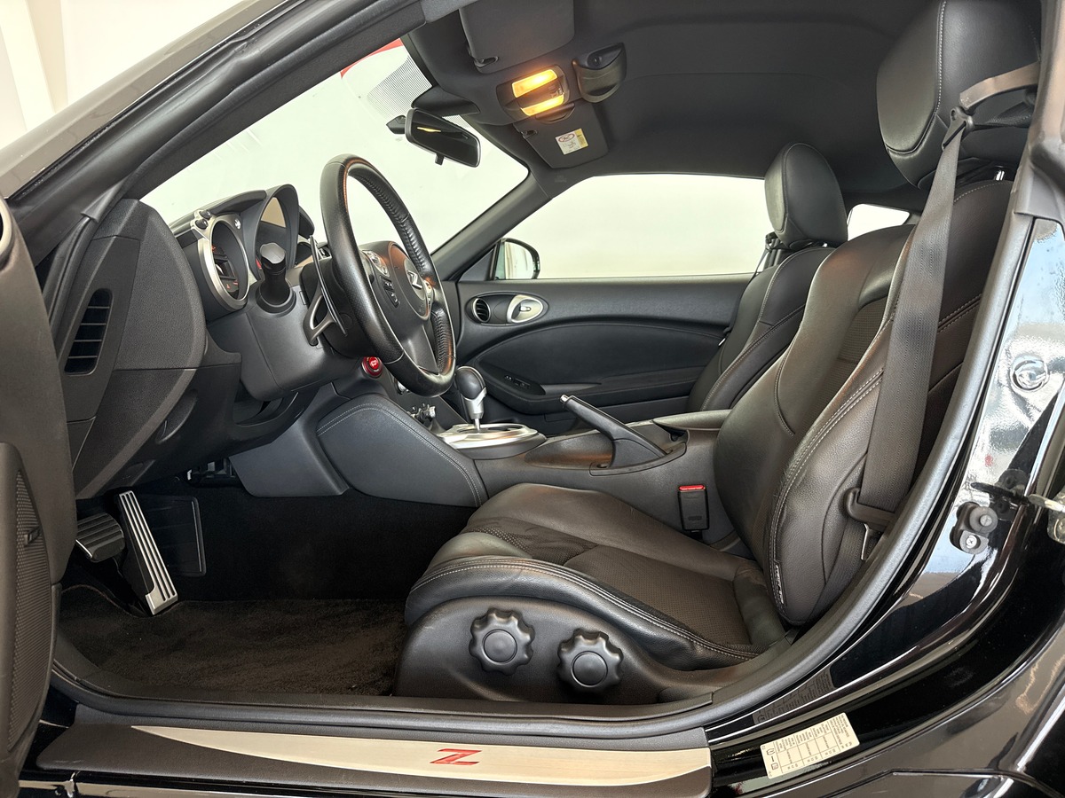Nissan 370Z Pack (Z34) 3.7 i V6 24V Coupé 328 cv Boîte auto