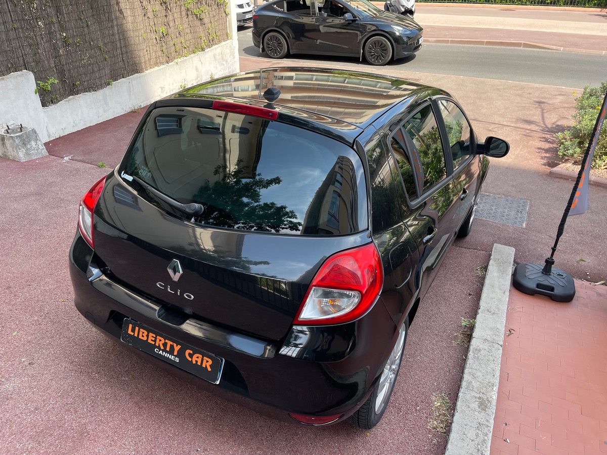 RENAULT Clio 1.6 i 111 cv / Phase 2 / Boîte auto / 5 Portes / Stade De France / GPS/ Clim
