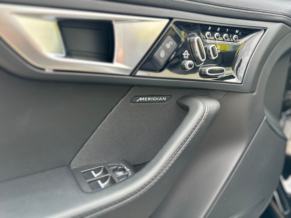 Jaguar F-Type Cabriolet V6 340 CH BVA8 - SIEGES A MEMOIR - SONS MERIDIAN - CAMERA DE RECUL