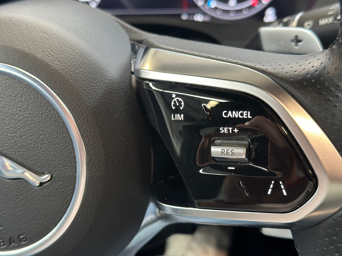 Jaguar XE D180 BVA AWD R-DYNAMIC SE