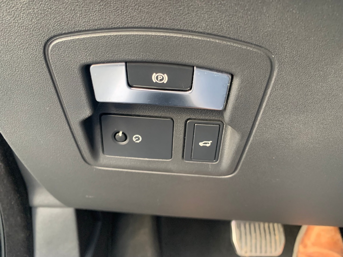 Land-Rover Range Rover Velar R-DYNAMIC 300