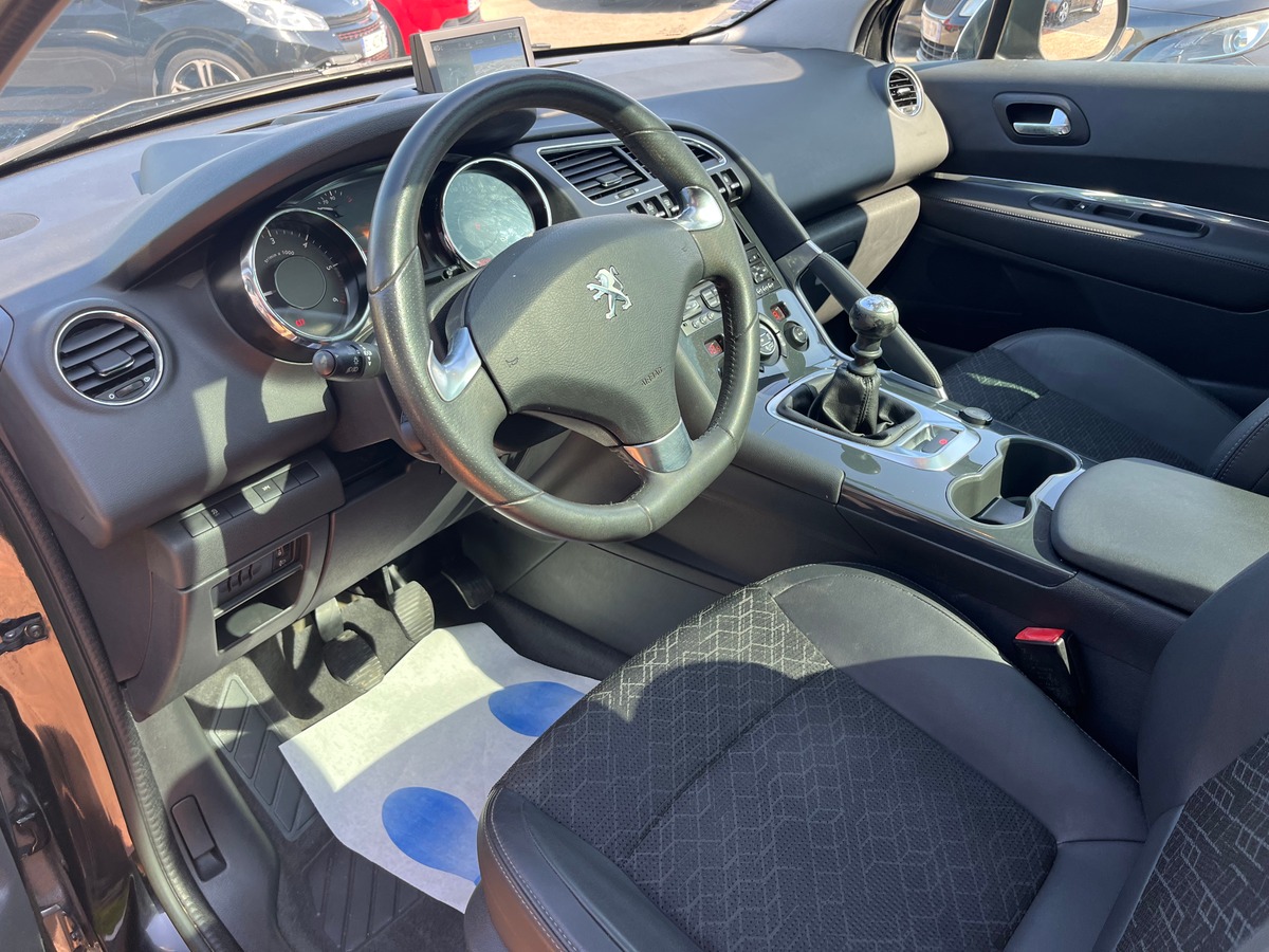 Peugeot 3008 1.6 HDI 115 CH ALLURE