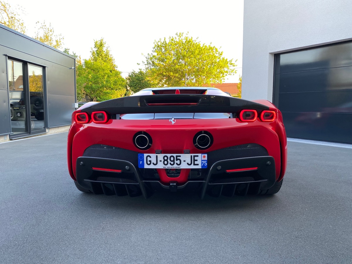 Ferrari SF90 SPIDER / TVA / 1ERE MAIN / 300 KMS