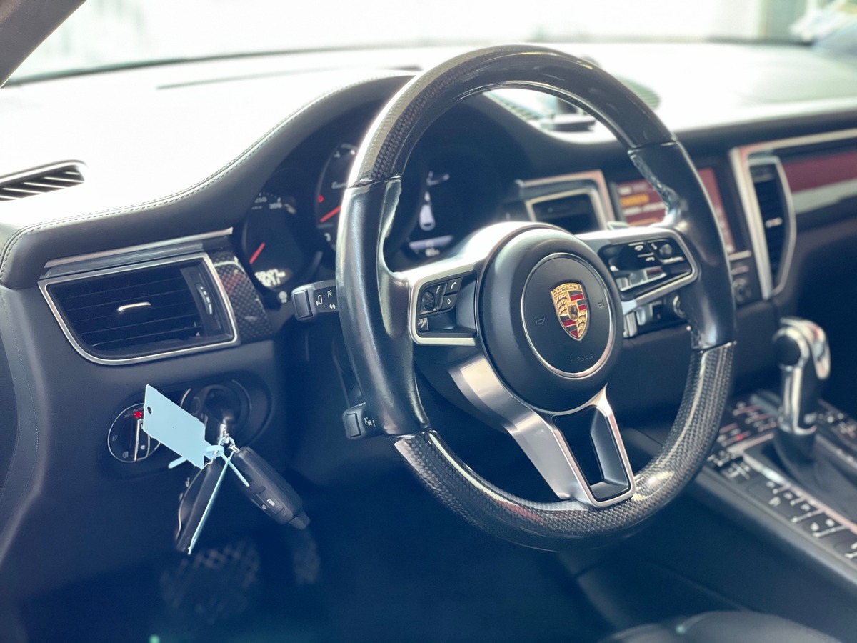 Porsche Macan 3.6 V6 TURBO 400 Full Options a