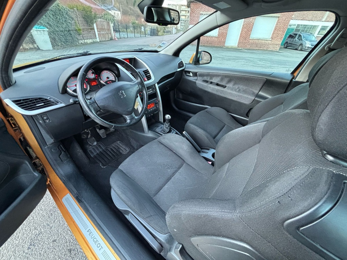 Peugeot 207 1.6 HDI 90 - PREMIUM - DISTRIBUTION NEUVE - REVISEE - GARANTIE