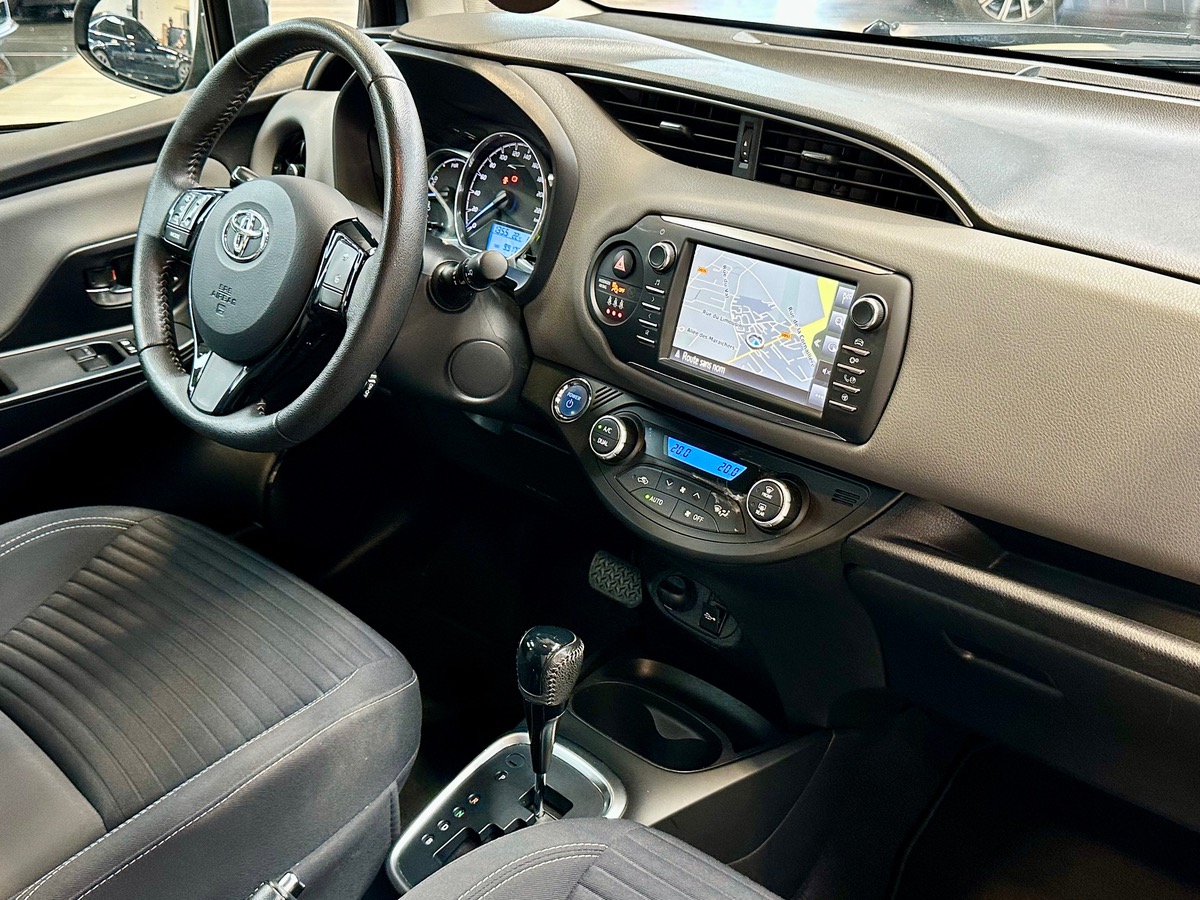 Toyota Yaris III (2) Hybrid 100H Dynamic 5P BVA