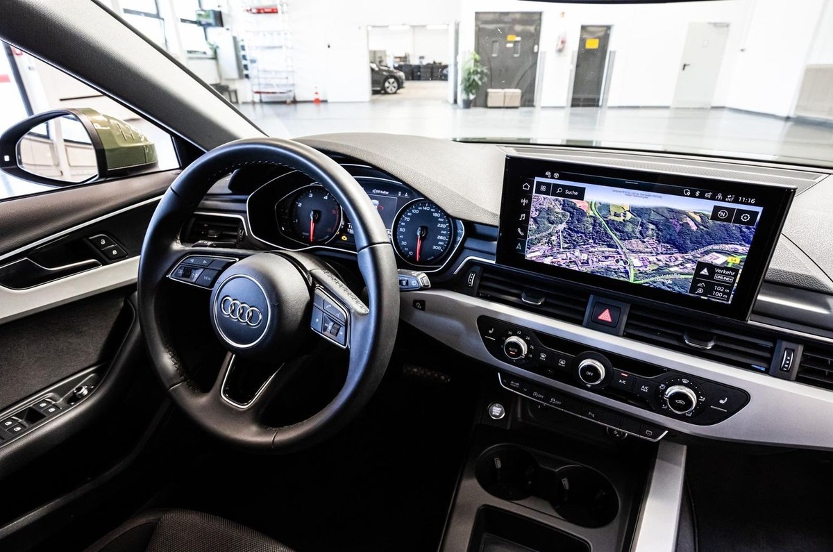 Audi A4 Avant V 40 TDI 204ch S line S tronic 7