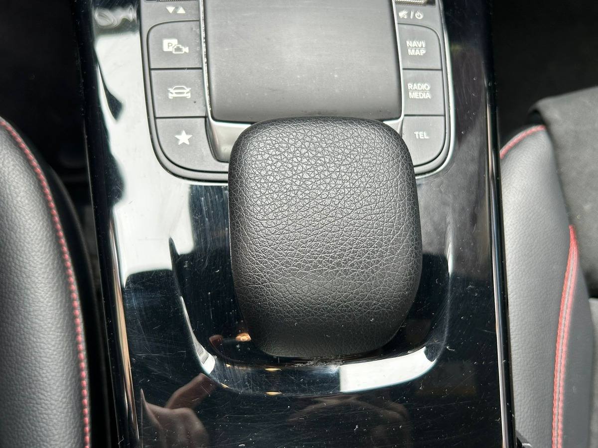 Mercedes-Benz Classe A IV 250 E 8CV AMG LINE 8G-DCT (Full Options)