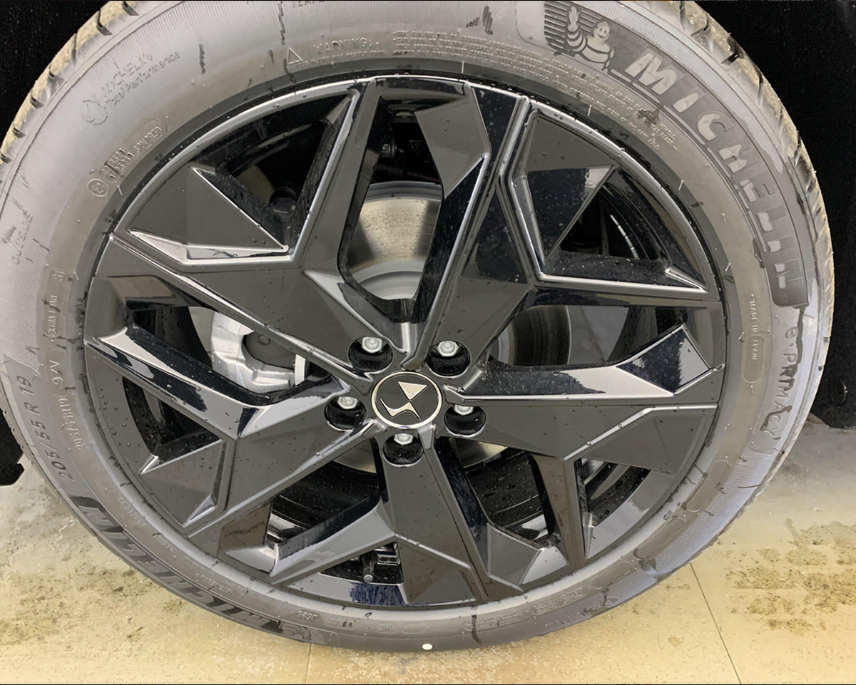 DS DS 4 BlueHDi 130 EAT8 Pallas  Prix catalogue  42 450,00 € TTC
