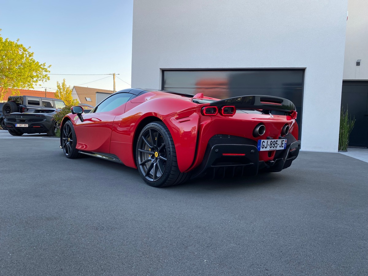 Ferrari SF90 SPIDER / TVA / 1ERE MAIN / 300 KMS