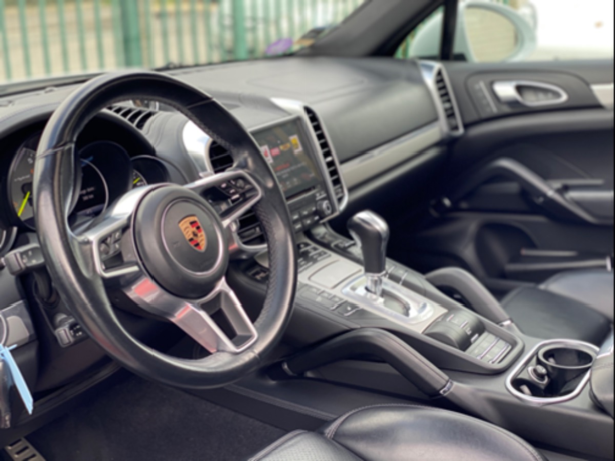 Porsche Cayenne S E-hybrid 416ch sport design b