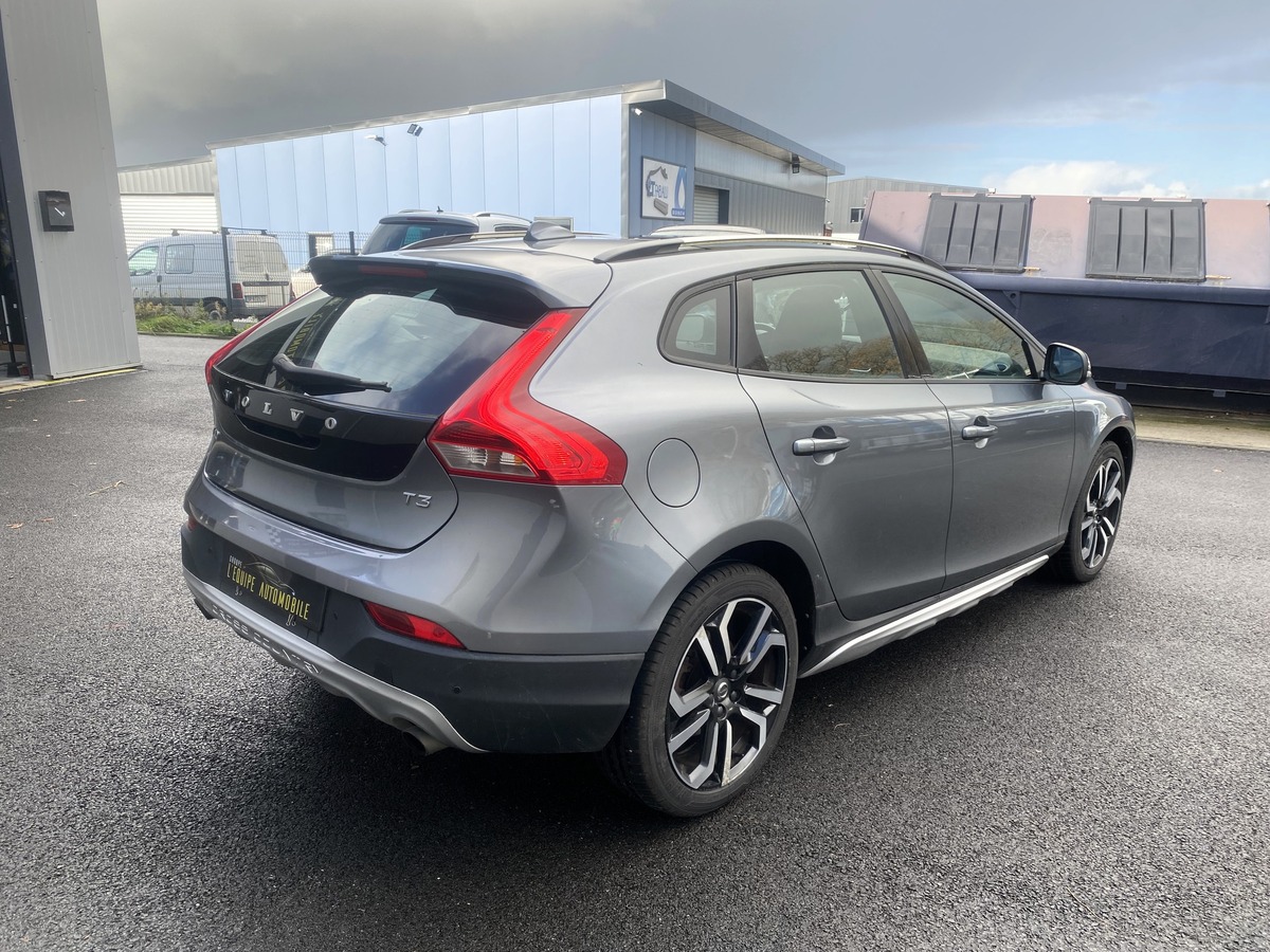 Volvo V40 Cross Country (2) 1.5 T3 152 CH R-DESIGN GEARTRONIC 6