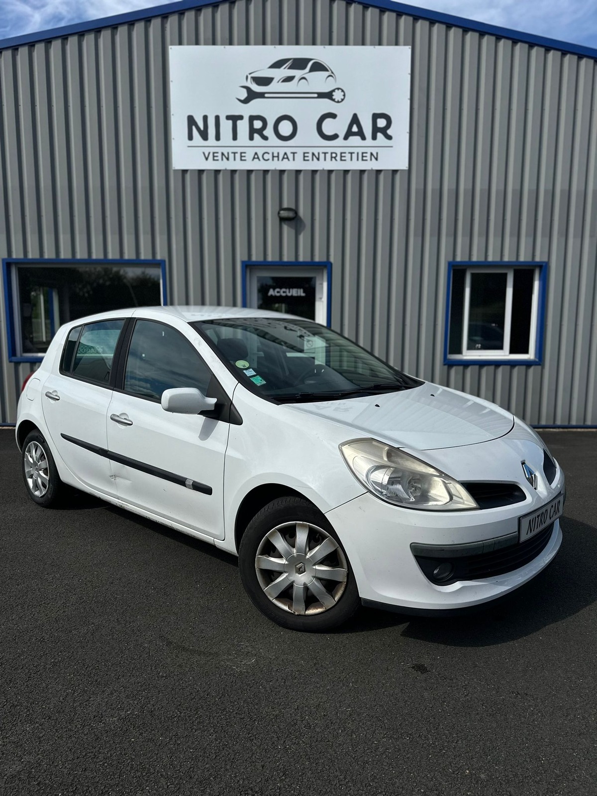 RENAULT Clio III 1.4 16V 98CH