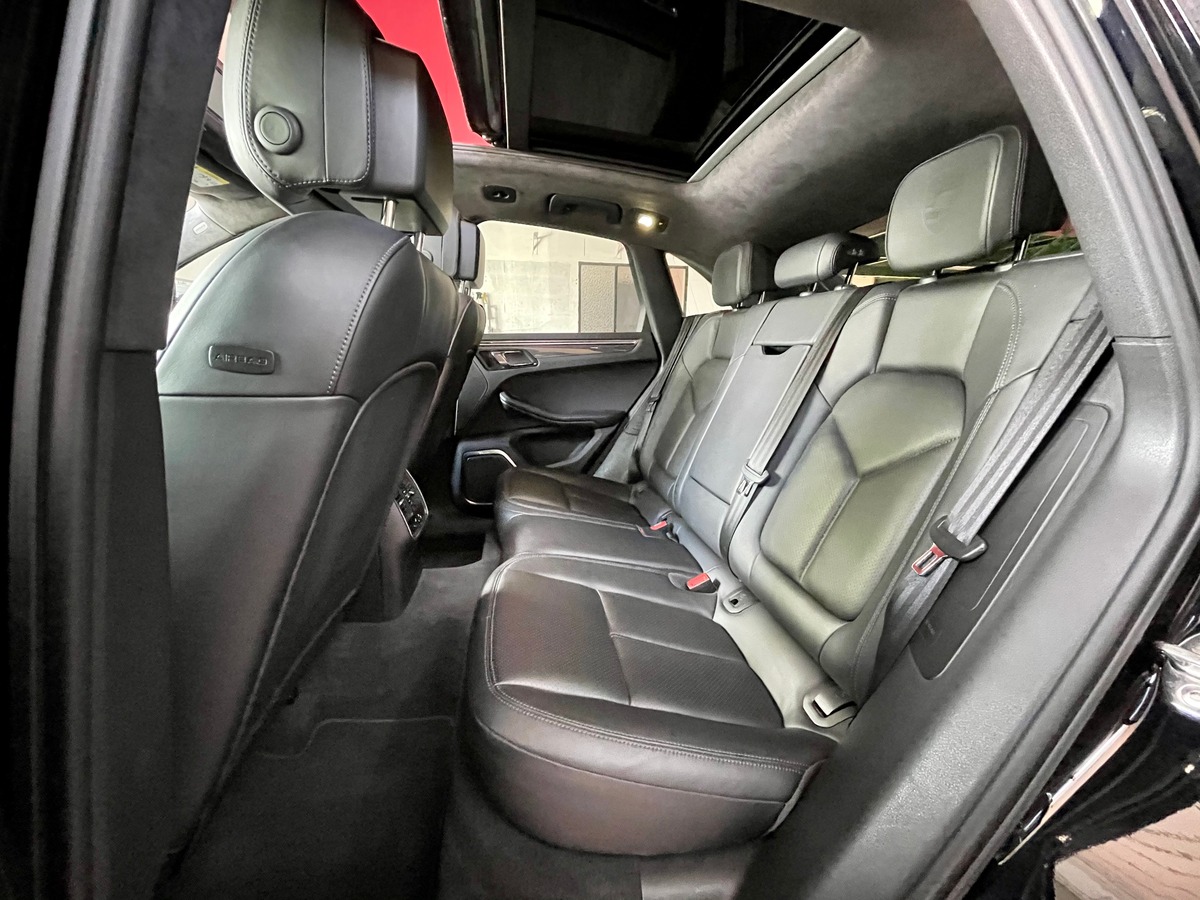 Porsche Macan 3.6 V6 TURBO 400 Full Options a