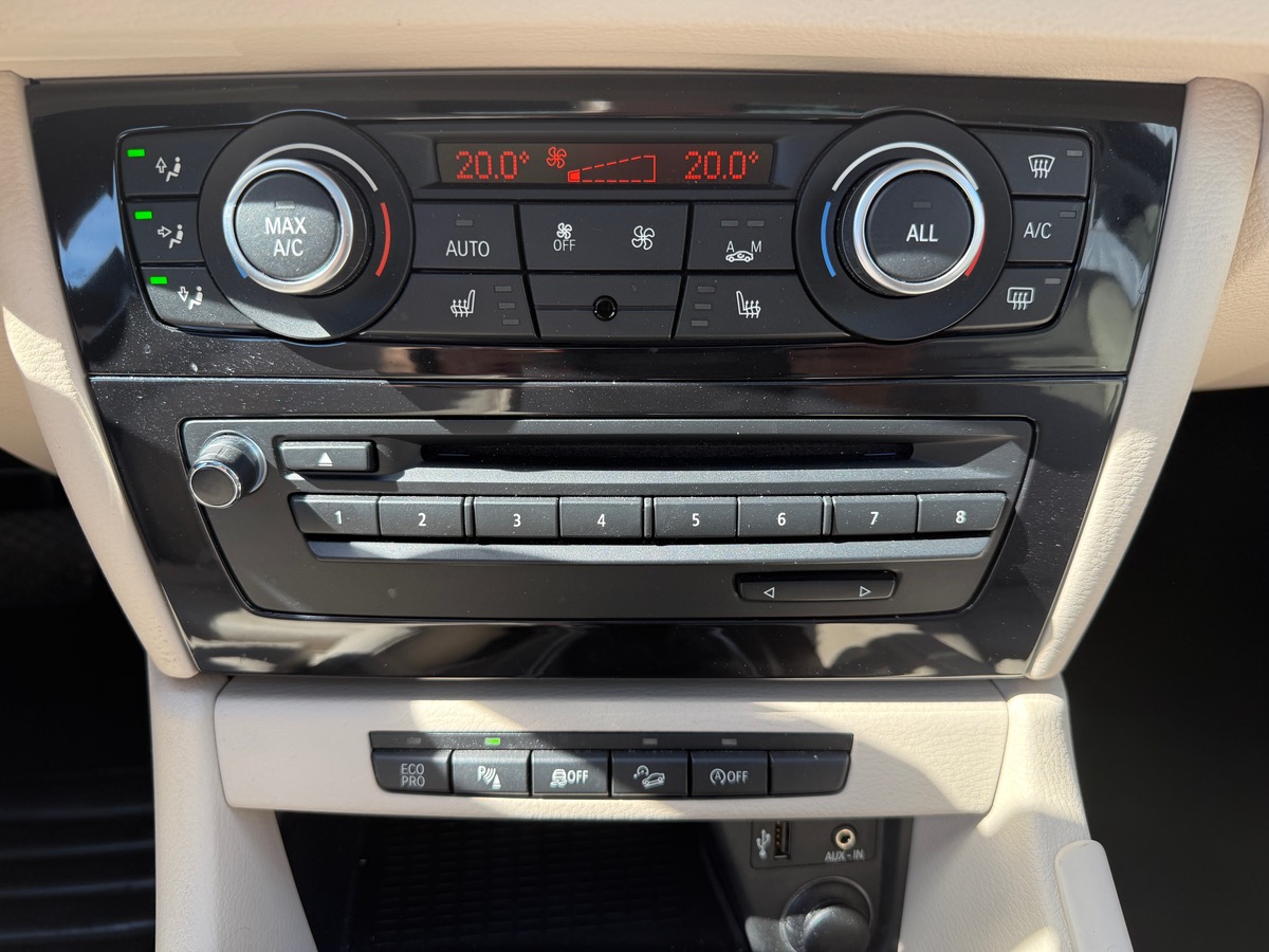 Bmw X1 20i 2L  184 X-Drive boite 8  X-line, Toit ouvrant, Sièges chauffants, Suivi complet