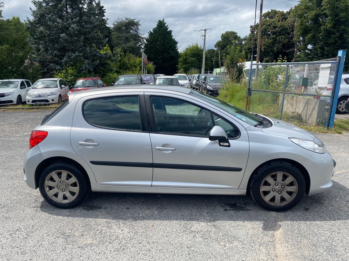 Peugeot 207 1.4 hdi 70cv 186010km trendy 