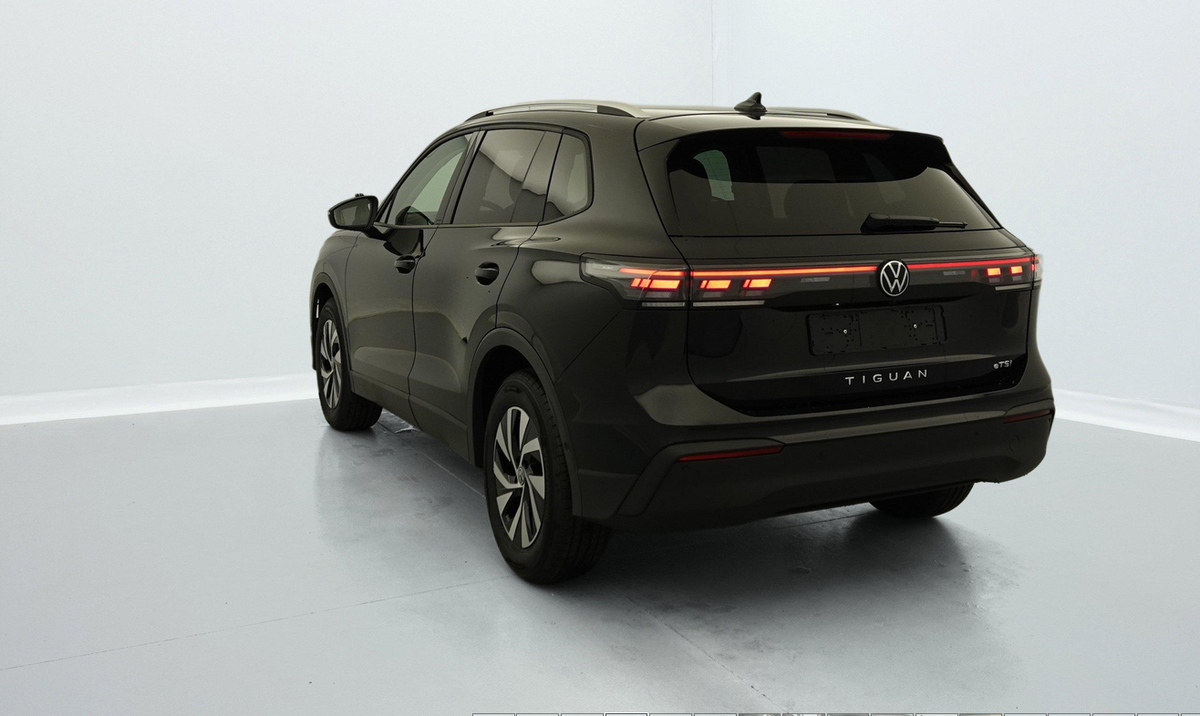 Volkswagen Tiguan NOUVEAU 1.5 eTSI 150CV DSG7 LIFE PLUS  Prix catalogue 52 275,00 € TTC
