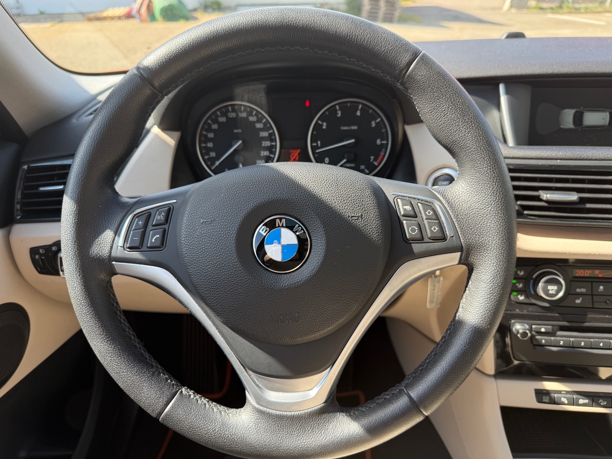 Bmw X1 20i 2L  184 X-Drive boite 8  X-line, Toit ouvrant, Sièges chauffants, Suivi complet