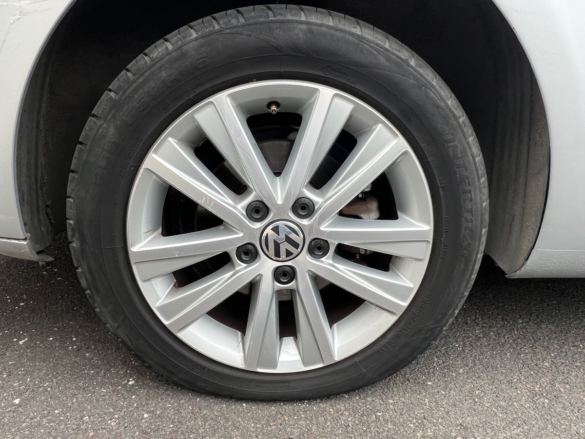 Volkswagen Touran Confortline 2.0 TDI 140 DSG6