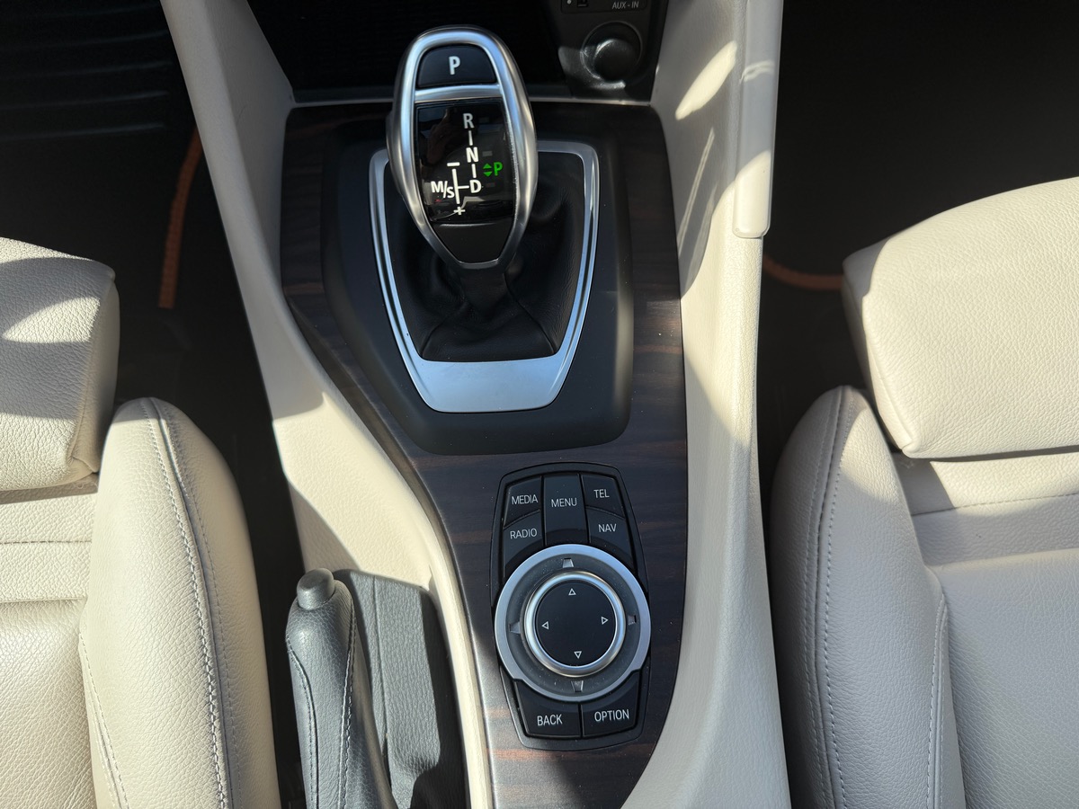 Bmw X1 20i 2L  184 X-Drive boite 8  X-line, Toit ouvrant, Sièges chauffants, Suivi complet