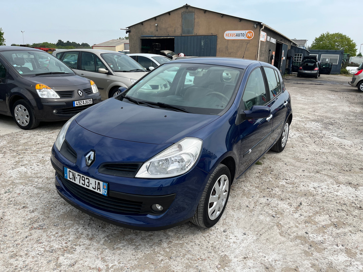 RENAULT Clio 1.6i 16v - 110CH 109673KM