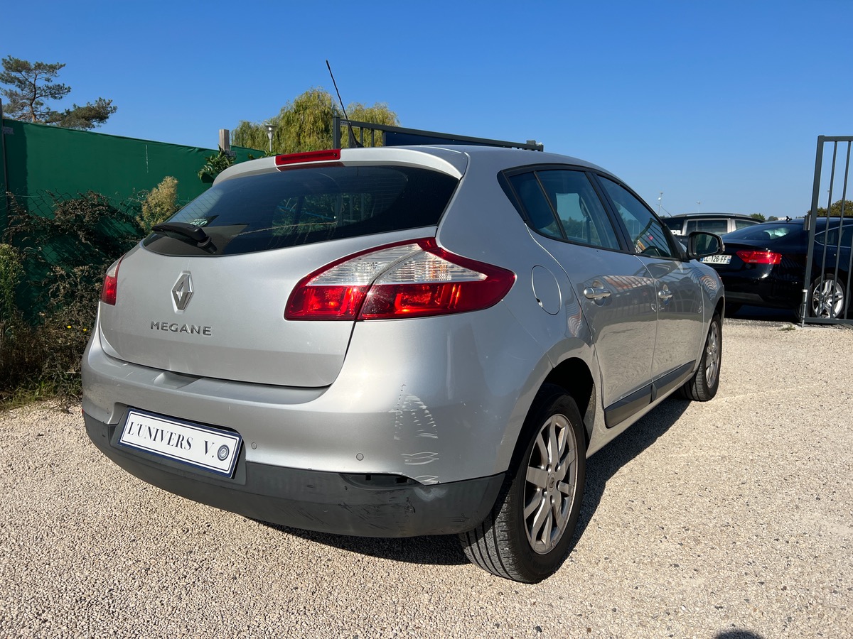 RENAULT Megane 1.6 i 110 ch DYNAMIQUE