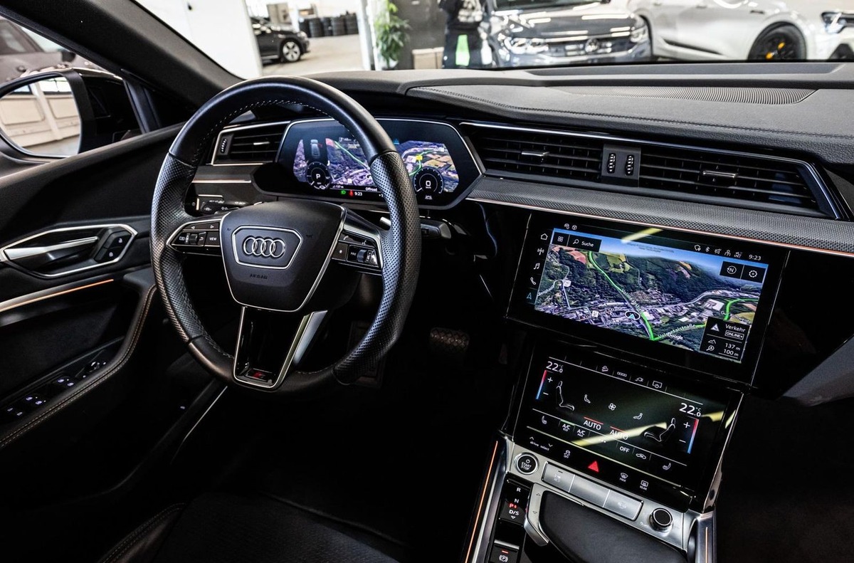 Audi e-tron Sportback 55 408ch S Line e-quattro Toit ouvrant Bang&Olufsen Pack Black Edition