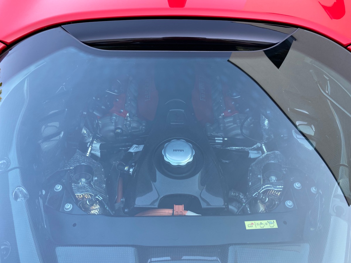 Ferrari SF90 SPIDER / TVA / 1ERE MAIN / 300 KMS