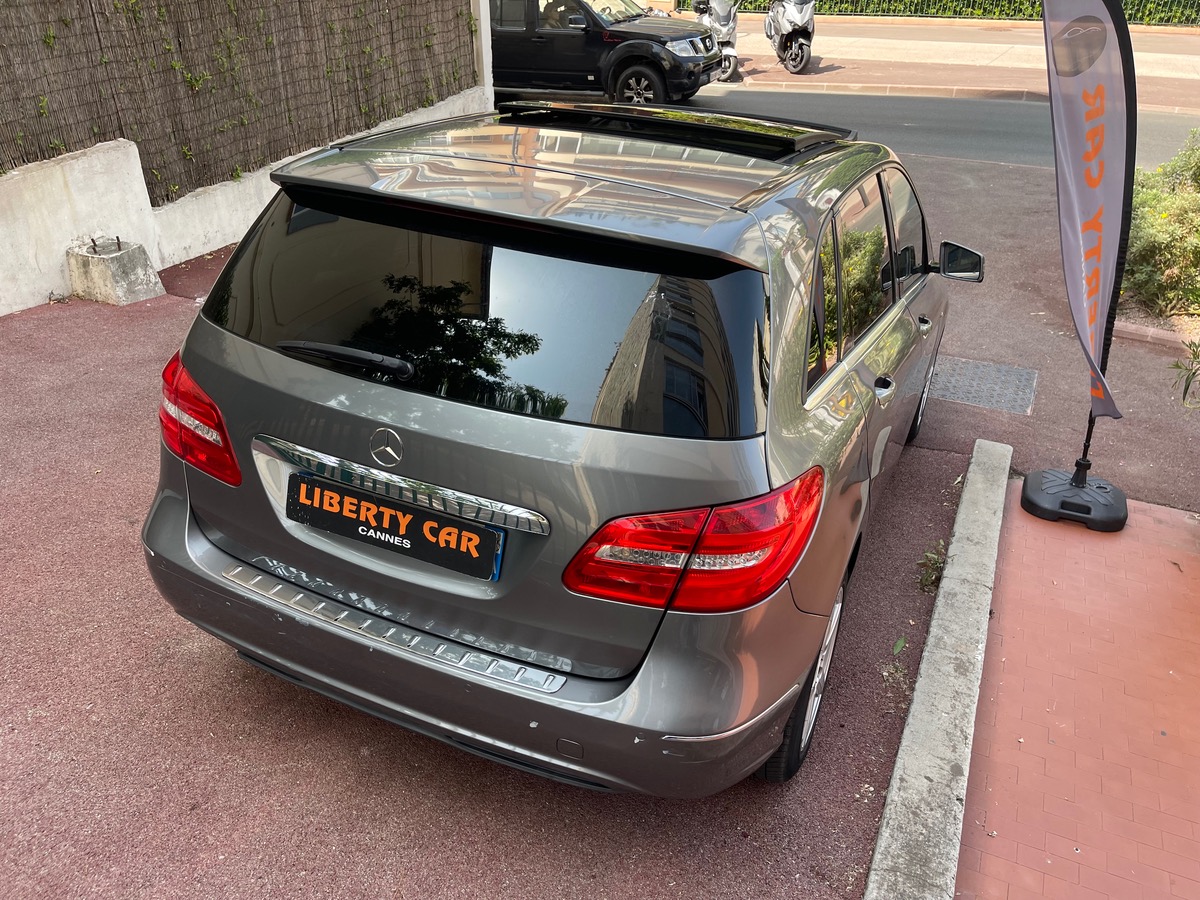 Mercedes Benz CLASSE B 200 i 156 cv / Toit Ouvrant / Caméra de recul / GPS / Harman Kardon