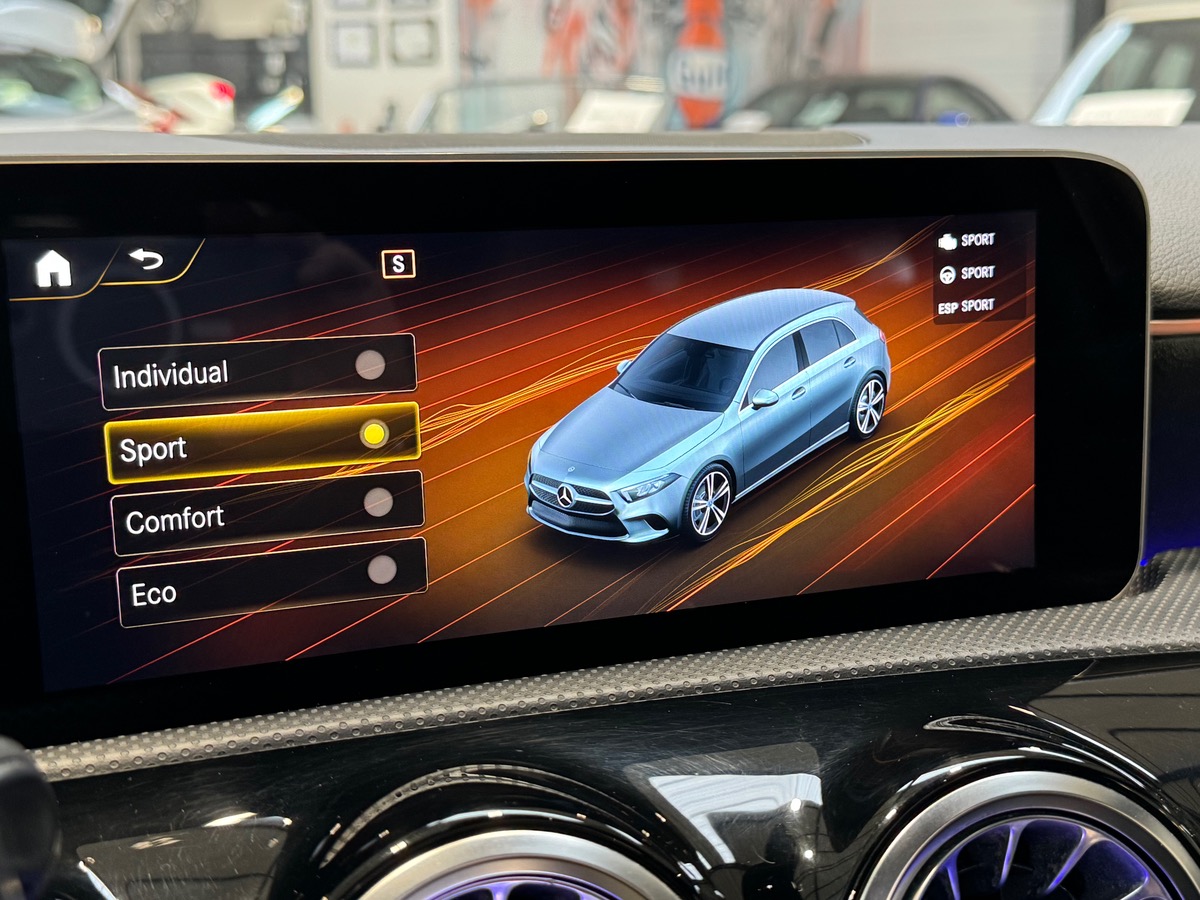 Mercedes-Benz Classe A 180D 7G-TRONIC 116CV AMG LINE TOIT OUVRANT