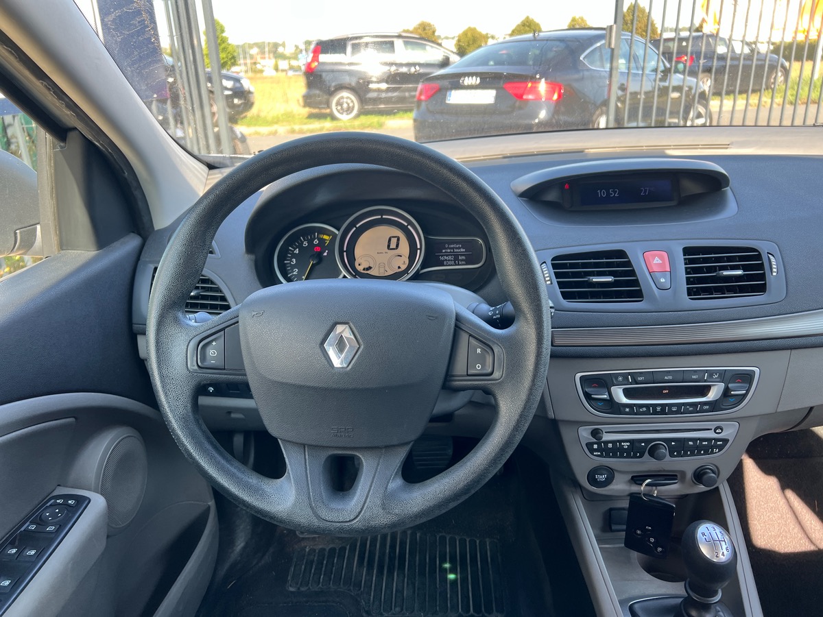 RENAULT Megane 1.6 i 110 ch DYNAMIQUE