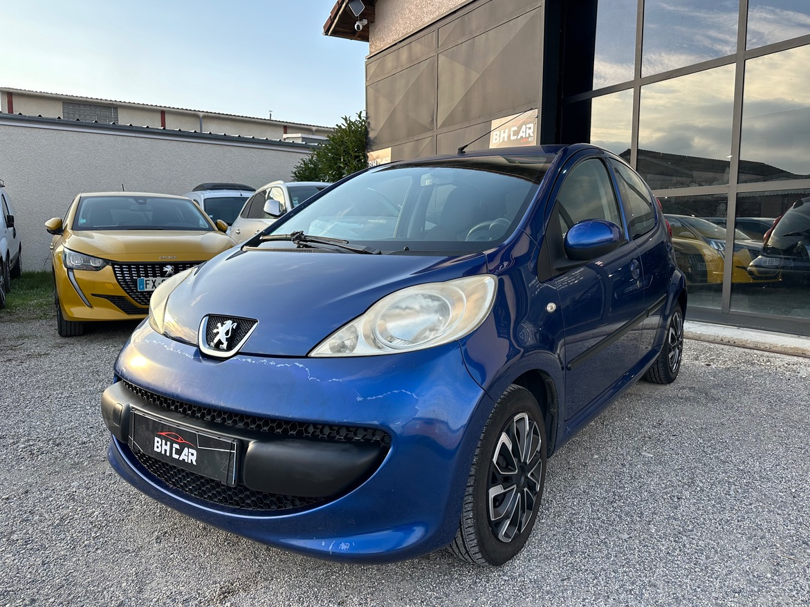 Image: Peugeot 107 1.0 68cv - Clim - 5 portes (Moteur à chaîne)