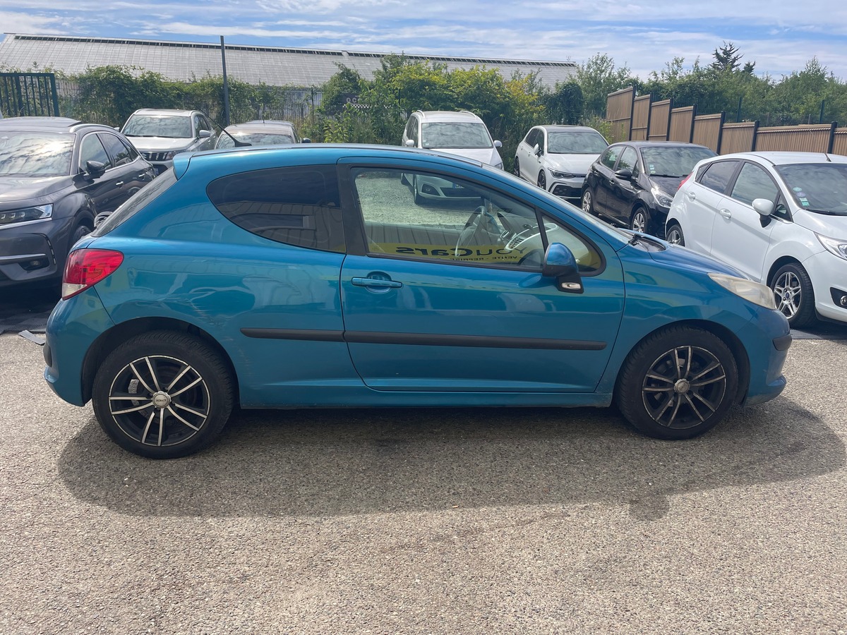 Peugeot 207 1.4 90 CV IDEAL JEUNE PERMIS - CLIMATISATION - POSTE BLUETOOTH - REGULATEUR DE VITESSE