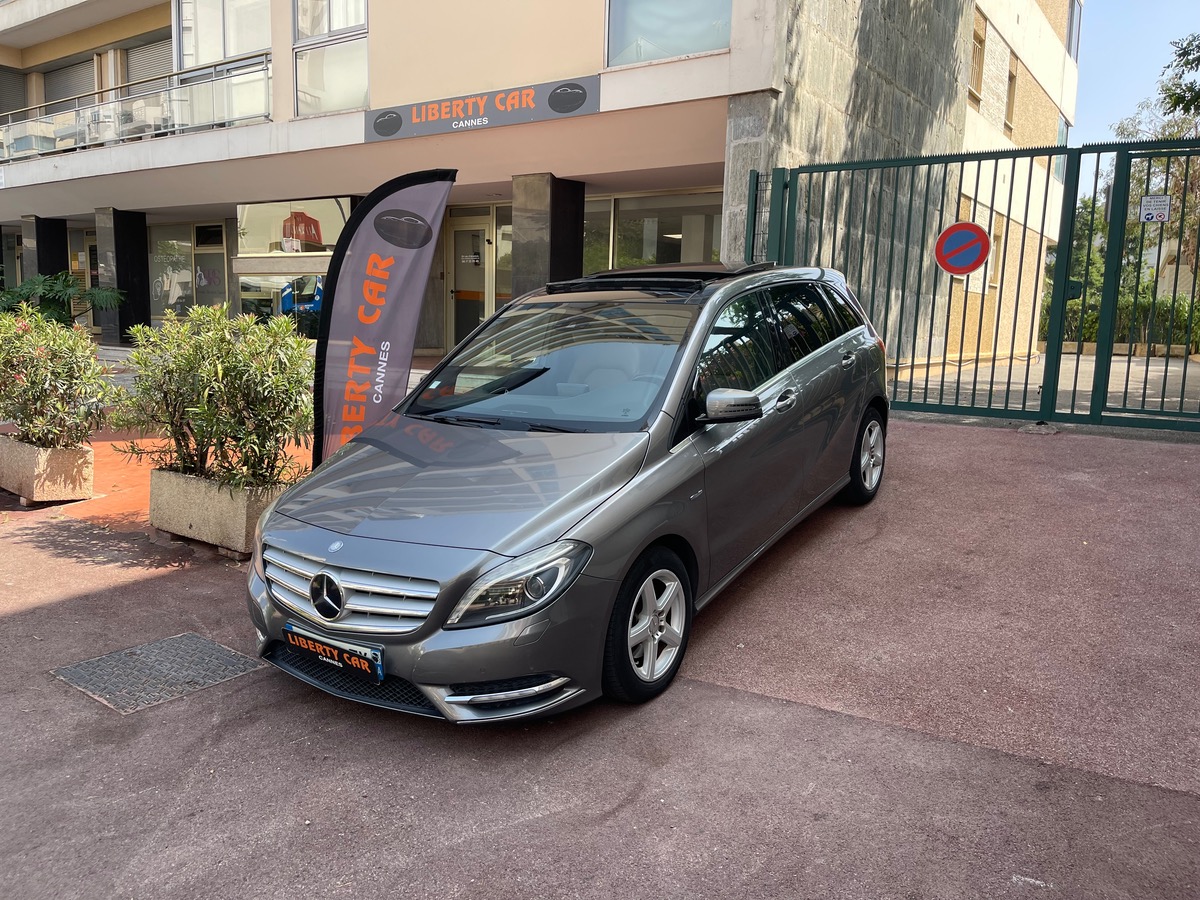Mercedes Benz CLASSE B 200 i 156 cv / Toit Ouvrant / Caméra de recul / GPS / Harman Kardon