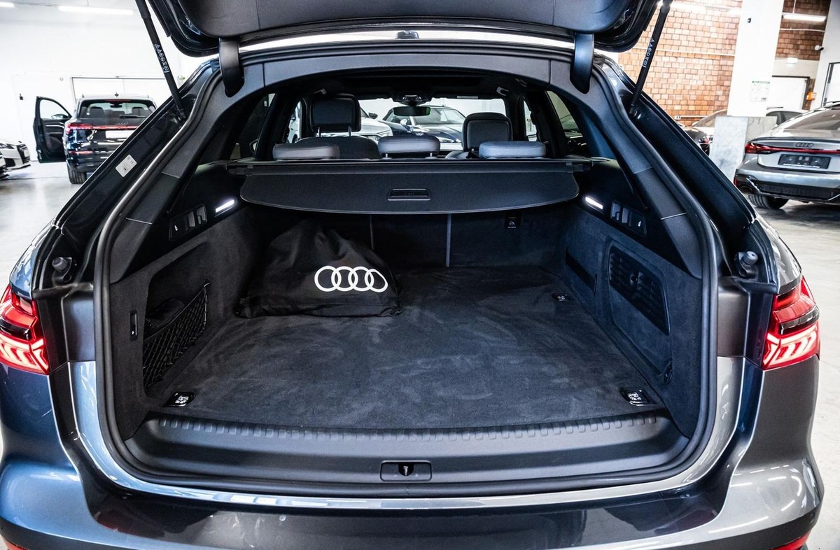 Audi A6 Avant 55 TFSI e 367ch Compétition quattro S tronic 7 B&O Toit ouvrant Attelage