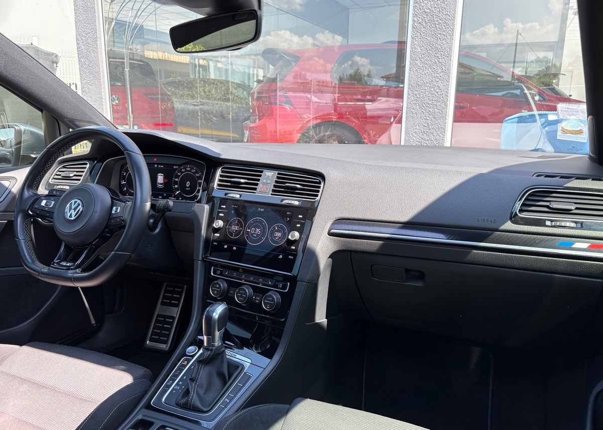Volkswagen Golf VII (2) 2.0 TSI 300 R 4MOTION DSG7 5P