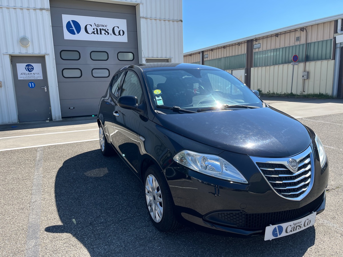 Lancia Ypsilon III 1.3 MULTIJET 95 BLACK&RED 5P