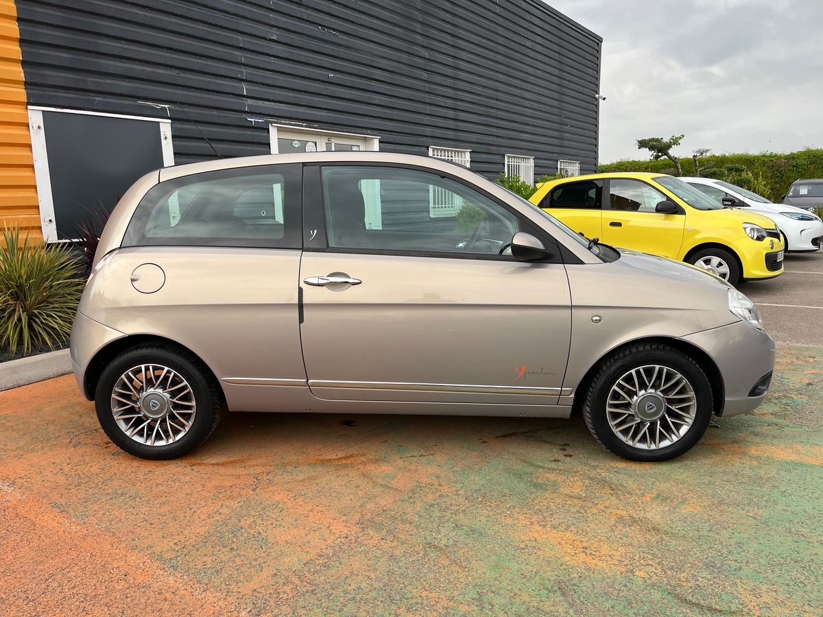 Lancia Ypsilon 1.4 i 95 ch ORO