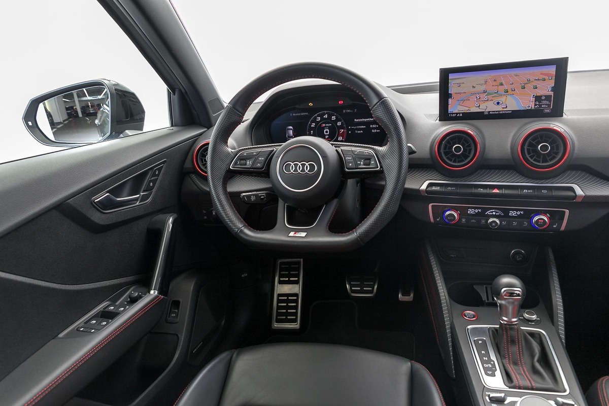 Audi SQ2 50 TFSI 300ch quattro S tronic 7/Toit ouvrant/Attelage/Bang&Olufsen