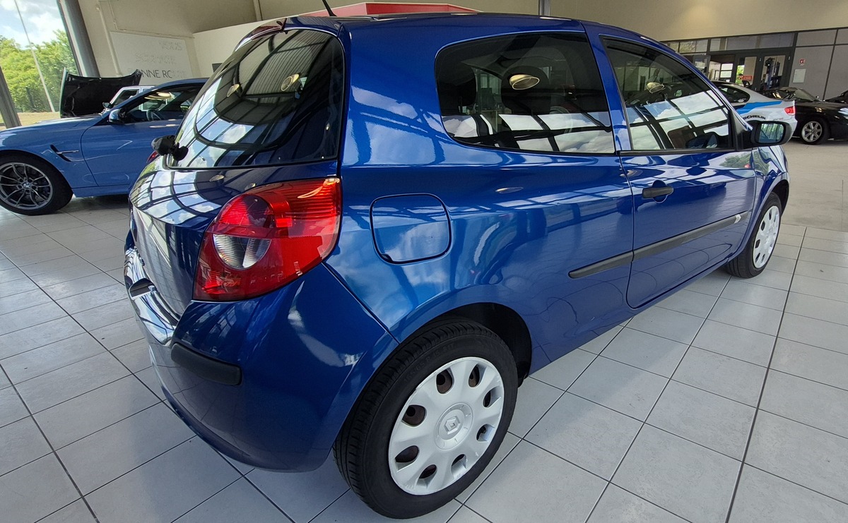 RENAULT Clio III 1.2L  75CV