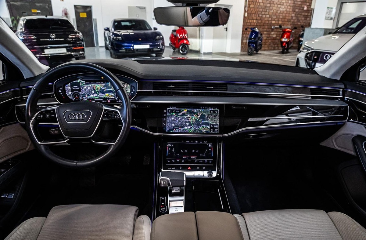 Audi A8 IV 60 TFSI e 462ch Avus quattro tiptronic 8 Toit ouvrant Bang&Olufsen